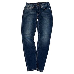 LUCKY BRAND Mid Rise Skinny Ava 2/26 Dark Wash. Beautiful NWOT